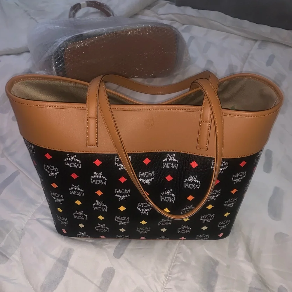 MCM medium shopper in Visettos - Picture 4 of 4